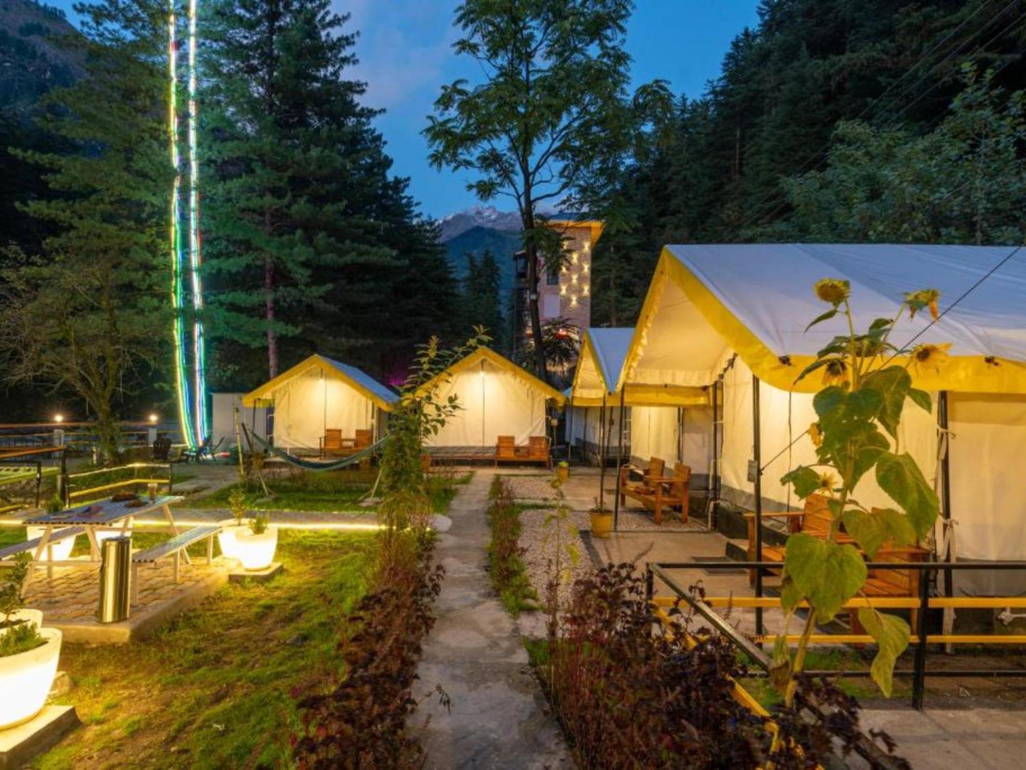 The Kasol, Riverside छात्रावास